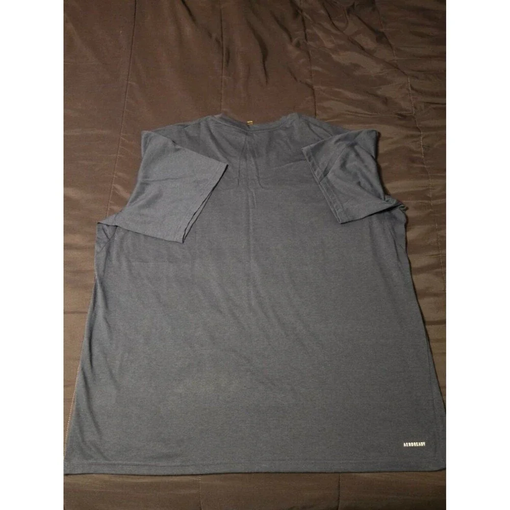 ADIDAS SHORT SLEEVE T SHIRT. MENS 2XL.